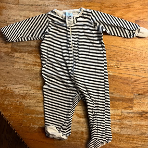 Kids Clothes Bundle - Picture 9 of 10